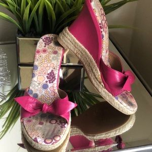 Pink bow wedges